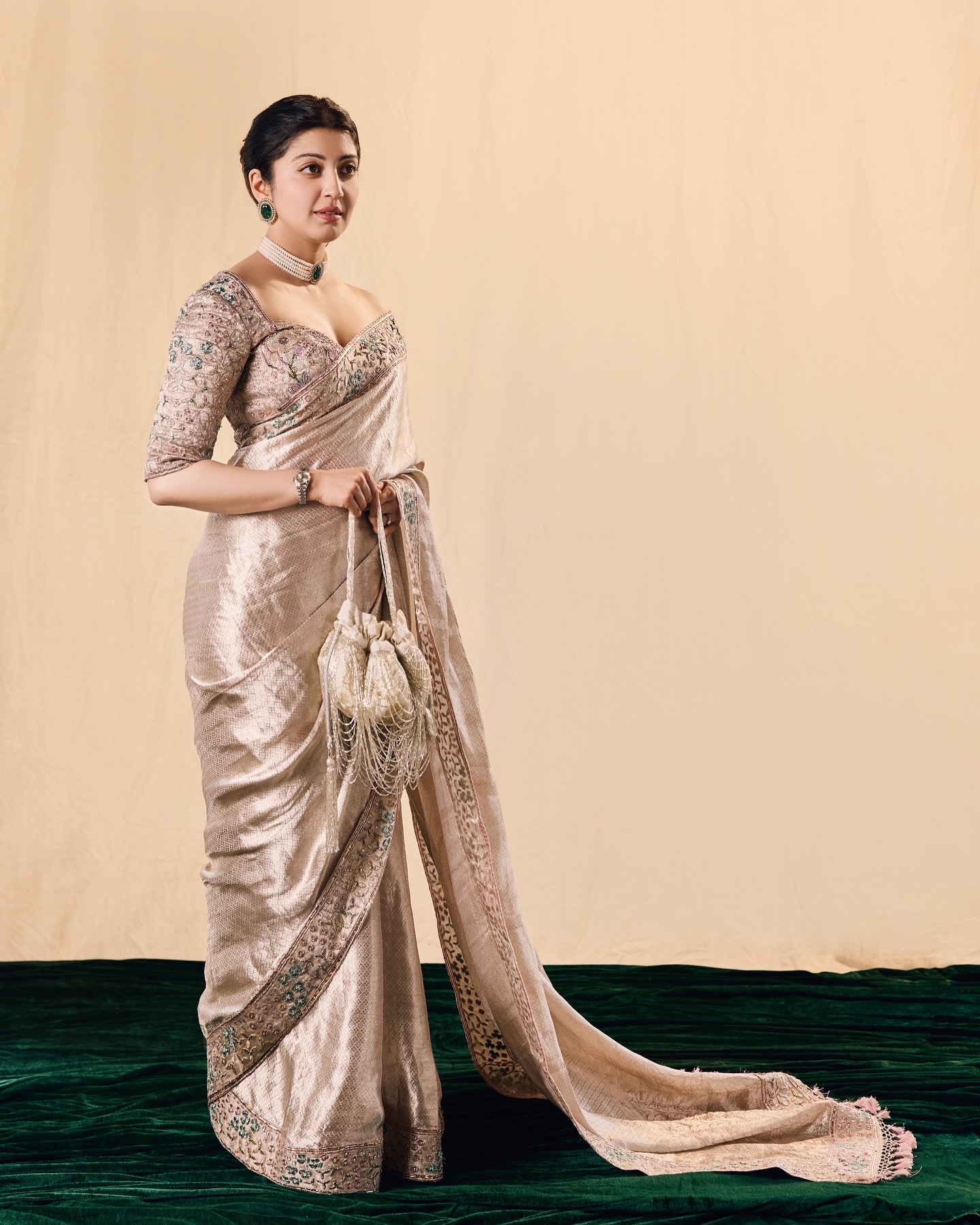 GpszaF3aEAEJgv8?format=jpg&name=large