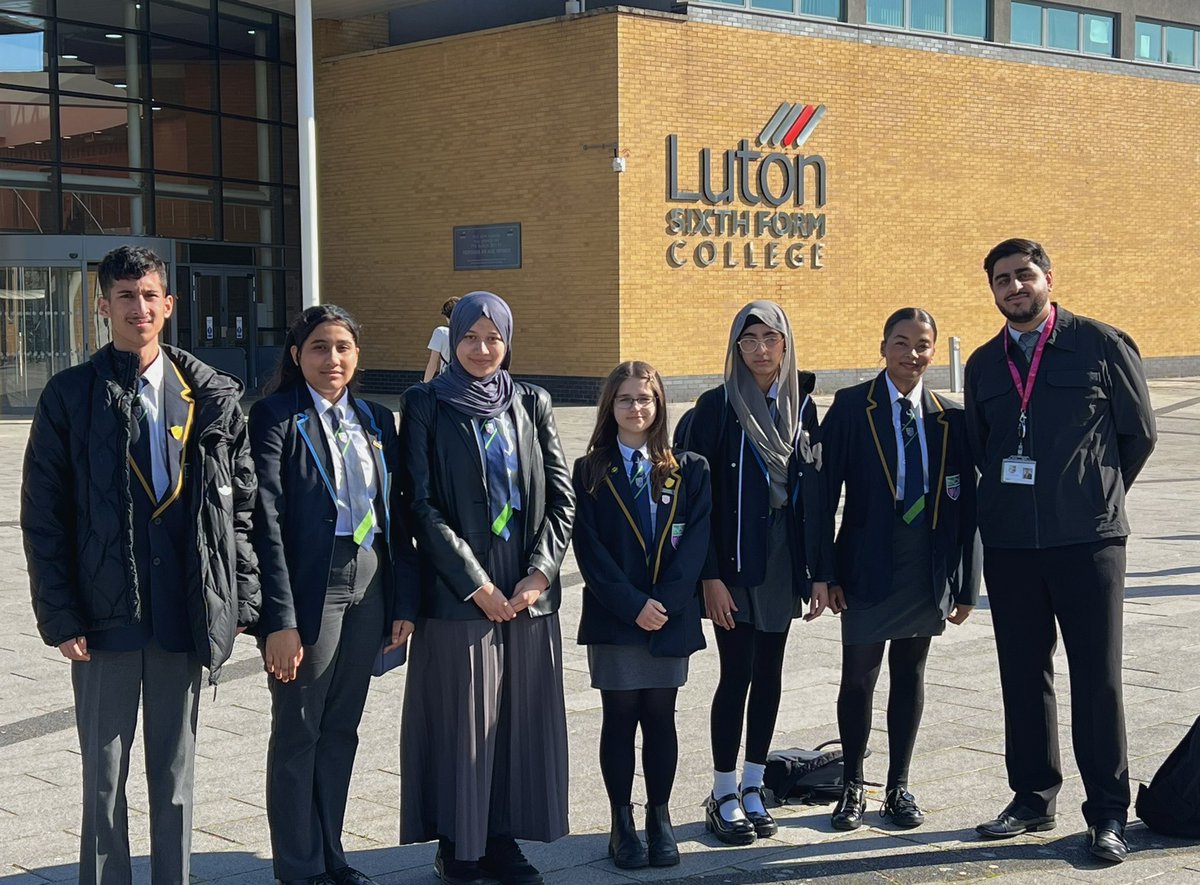 ChilternMMA's tweet image. Our MMA students proudly represented Chiltern Academy at another exciting debating competition today at @LutonSixthForm! They tackled thought-provoking topics ranging from whether humans should eat animals to whether countries should possess nuclear weapons. 🏅