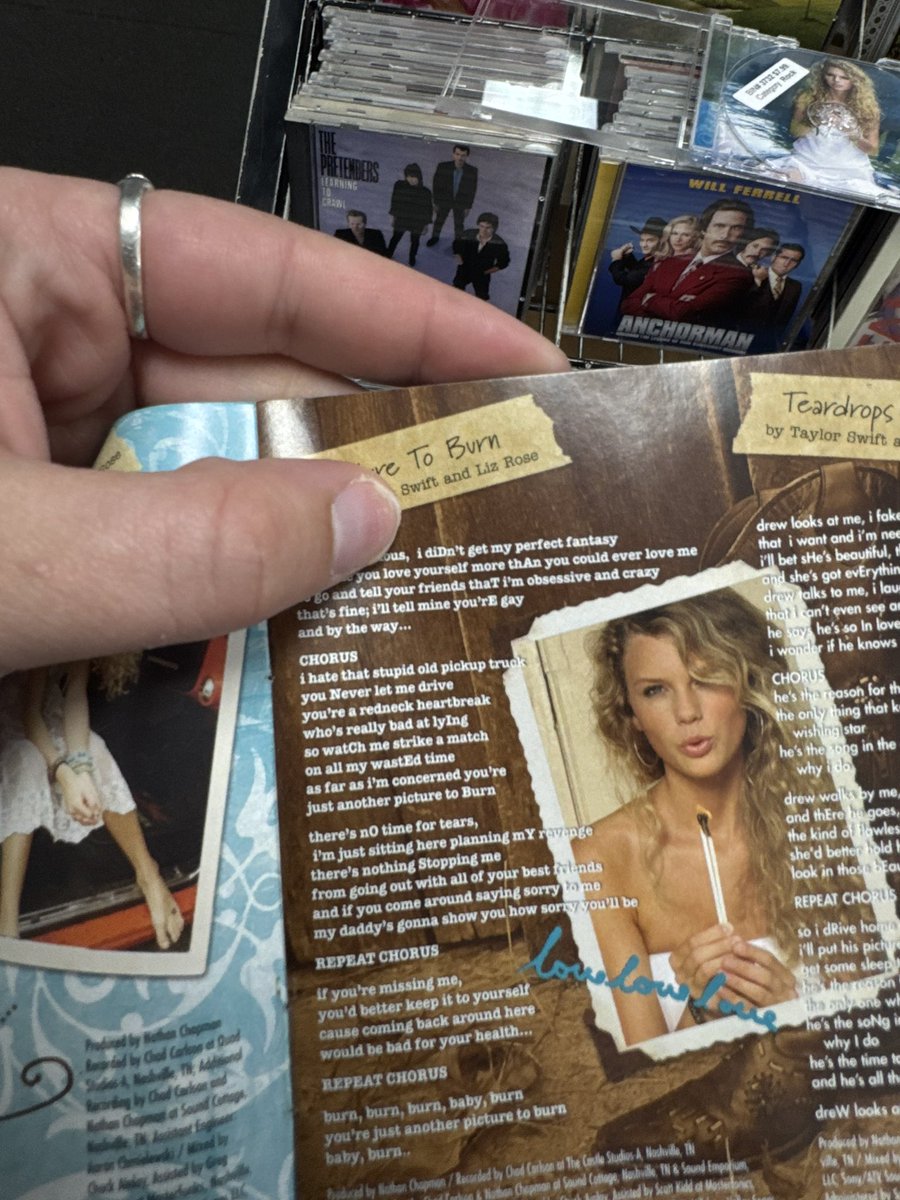 JulietEnchanted's tweet photo. I found it!!! 💚💿💚
#taylorswift #taylorswiftdebut #picturetoburn 
@taylornation13 @taylorswift13 https://t.co/cUgyozADLe
