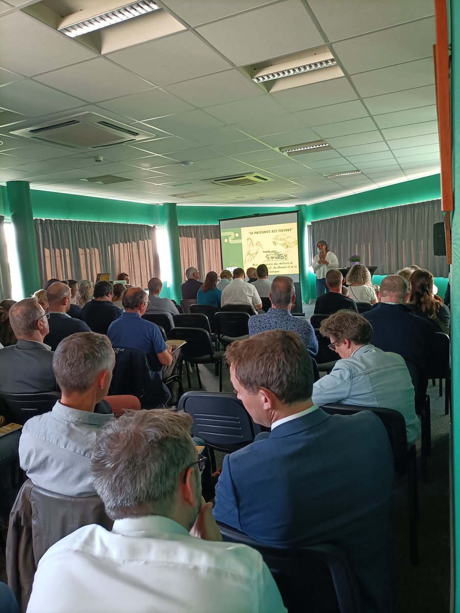 Assemblée générale de la fédération départementale des MFR à l'hypodrome d'Angers : zoom sur l'une des 17 filières enseignées en Maine et Loire, les métiers du cheval ! Tout un programme et avec la participation des jeunes bien sûr !
