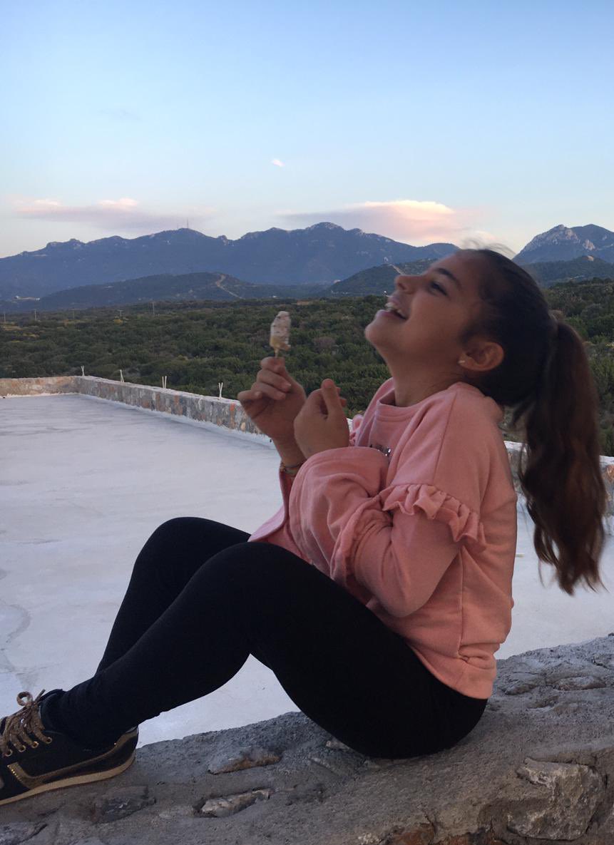 O zaman gülüyordun
Yanımdaydın, canımdaydın
Şimdi nasıl geçer bu ömür?
#isiasortakdavamız 
#isiasolasıkast