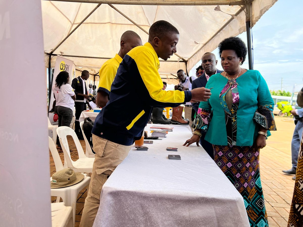 NcoshaU's tweet photo. NcoshaU CEO Mr. @NAgumenawe had the honor of engaging the Guest of Honor, Hon. Minister @BettyAmongiMP, and other distinguished guests, highlighting how #OSHCards can solve safety culture challenges at all levels.
#WorldDayForSafetyAndHealthAtWork https://t.co/2Uf6lMg9OW