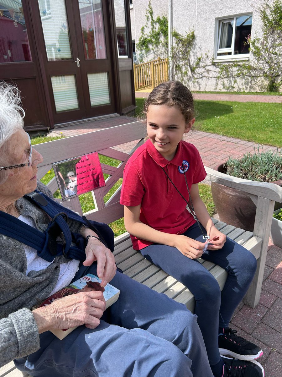 rashielee's tweet image. Talking ice skates and fish in the garden with our grand-buddies from Rashilea Primary! #intergenerational #community #activeminds