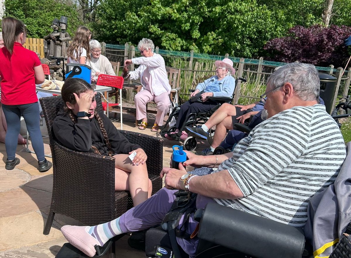 rashielee's tweet image. Talking ice skates and fish in the garden with our grand-buddies from Rashilea Primary! #intergenerational #community #activeminds