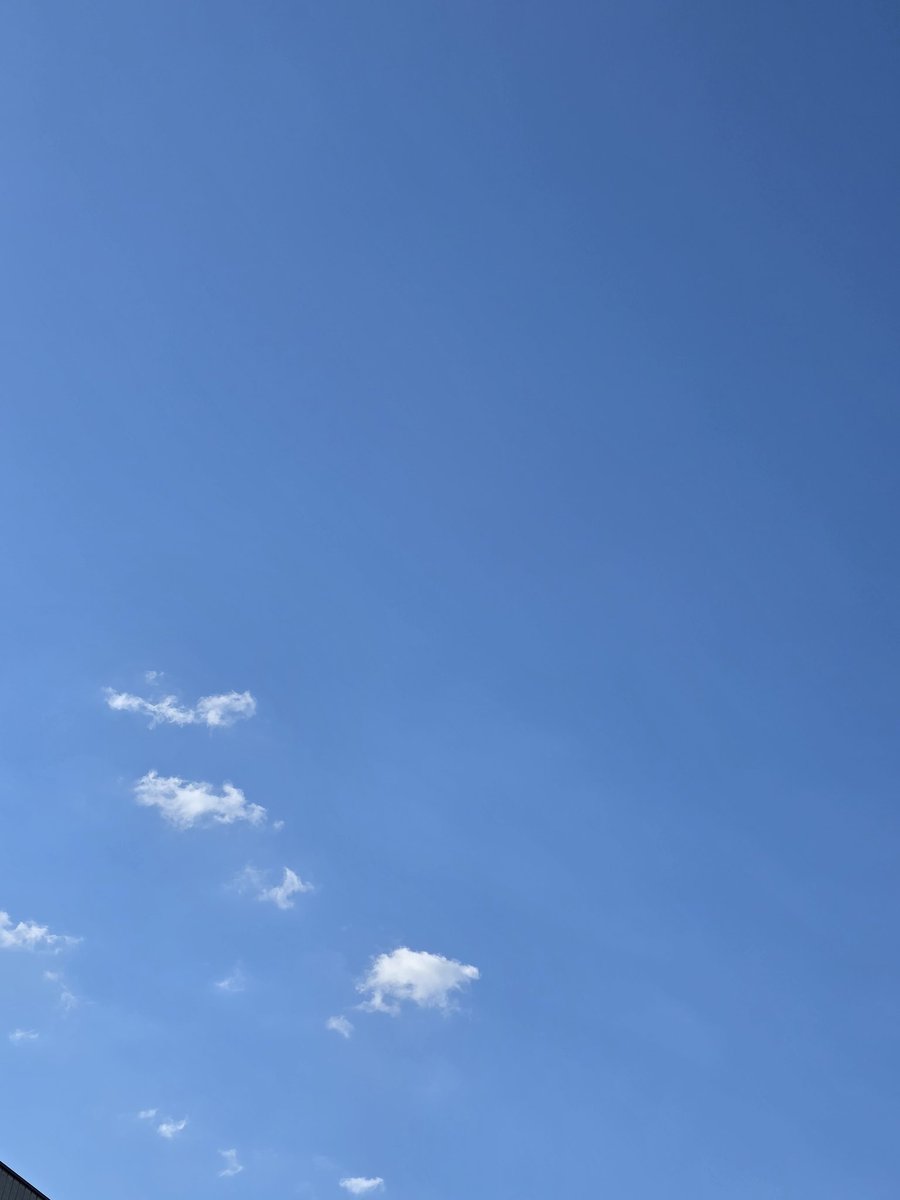Pour une fois qu’il fait super beau à Tours je profite du soleil ☀️
Je reviens demain pour la suite de Clair Obscur et un jeu en multi avec plein de copains !