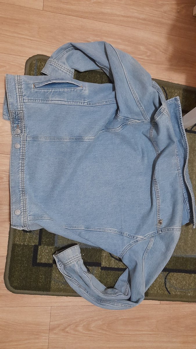 SwedishGamester's tweet image. Shots Fired! Or maybe I should say; Shits Fired! The damn #pigeon (or some other #bird) got me!! I'm hit!!! 😫
What am I, like a #TargetPractice or something?! 🤬
#BirdShit