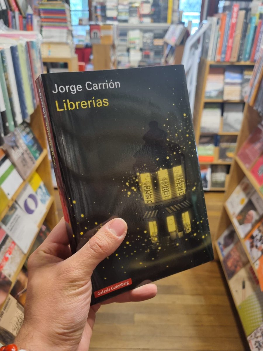 Lee "Librerías" de <a href="/jorgecarrion21/">Jorge Carrión</a>, una erudita historia cultural del libro, sus espacios y sus agentes, y asiste al evento que tendremos el próximo 5 de mayo a las 6:00 pm. Si aún no lo tienes, cómpralo acá: libreriacasatomada.com/libro/libreria…
 <a href="/G_Gutenberg/">Galaxia Gutenberg</a> #AutoresFilBo #FILBo2025