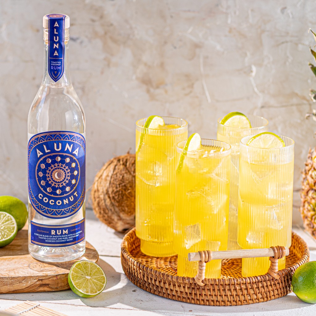 alunacoconut's tweet photo. ☀️  Heatwave Happy Hour!☀️ 

We think a mini heatwave needs celebrating with friends!  Get 20% off all bottles on the Aluna website. Use HEATWAVE20 at checkout.  Link in bio. Offer ends 12.05.25

Aluna Colada 🥥 🍍 🍋‍🟩 

Aluna Coconut Rum, pineapple juice, coconut water, lime https://t.co/munt4zL6BI