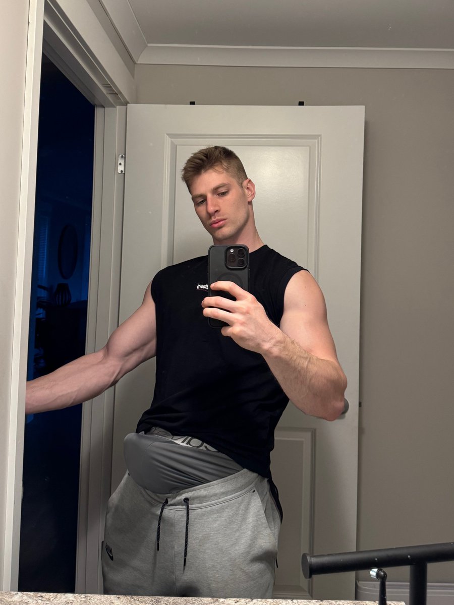 say "hi" if i can send u my surprise pic