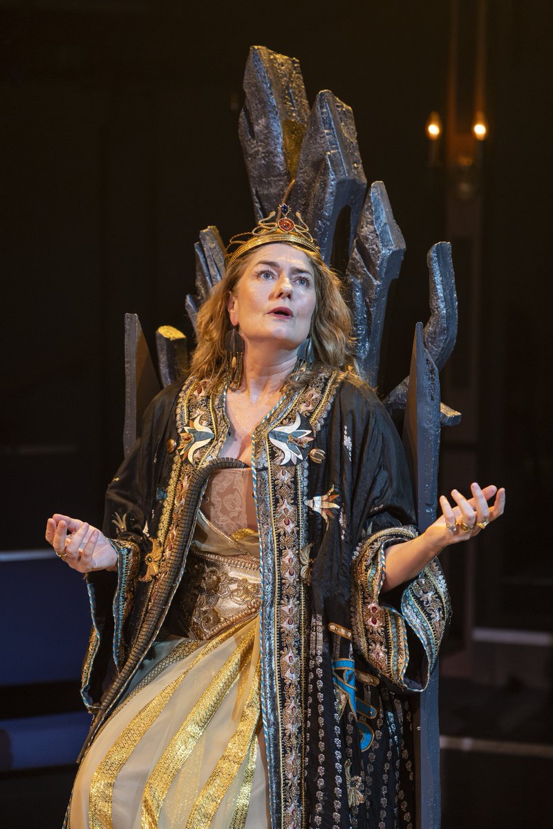BathLifeMag's tweet image. Playhouse Creatures is a bawdy and at times brutal love letter to the pioneering actresses who first trod the boards in 1660, including Nell Gwyn of King Charles II lover fame
A superb production led by Anna Chancellor is on at @TheatreRBath until 3 May ⭐️⭐️⭐️⭐️