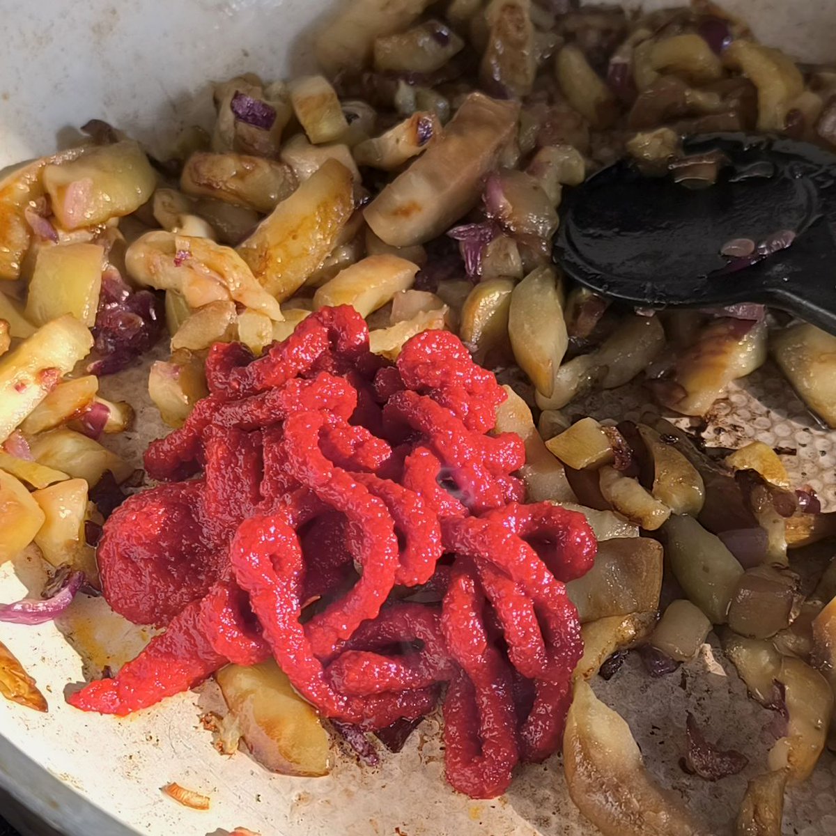 MikeKocht's tweet photo. Blitzschnelles #Pasta Gericht heute mit #Melanzani (#Auberginen)
Tomatisiert bringen #Oregano und eine Prise #Zimt einen Hauch Griechenland ins Aroma
Daher passt #Tsatsiki für die Frische für mich perfekt dazu
https://t.co/yLHHpeYuuq https://t.co/6obKEi71UL
