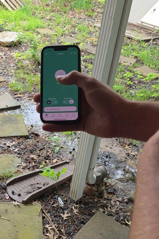 We had Vivint install a system in a real home so we could do some hands-on testing. Here's a great overview of the Vivint app and the type of equipment you can get. 
youtube.com/shorts/CYyMiJk…