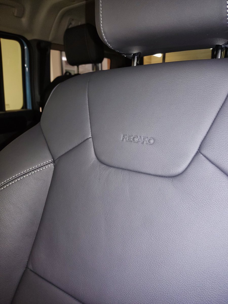 GrenadierBob's tweet photo. Marca inglesa, alma alemana, mano factura francesa.
Lo mejor de todos los mundos.
#INEOS #BMW #Grenadier #Fieldmaster #BuiltForMore #Quartermaster #TrialMaster https://t.co/FGDTIPX4IQ