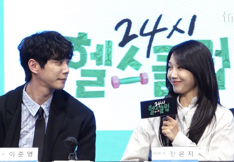 meongislife's tweet photo. junyoung: she’s so pretty when she smiles
FRRRRR😭💝
#PumpUpTheHealthyLove #24시헬스클럽 https://t.co/KsmQknc3zt