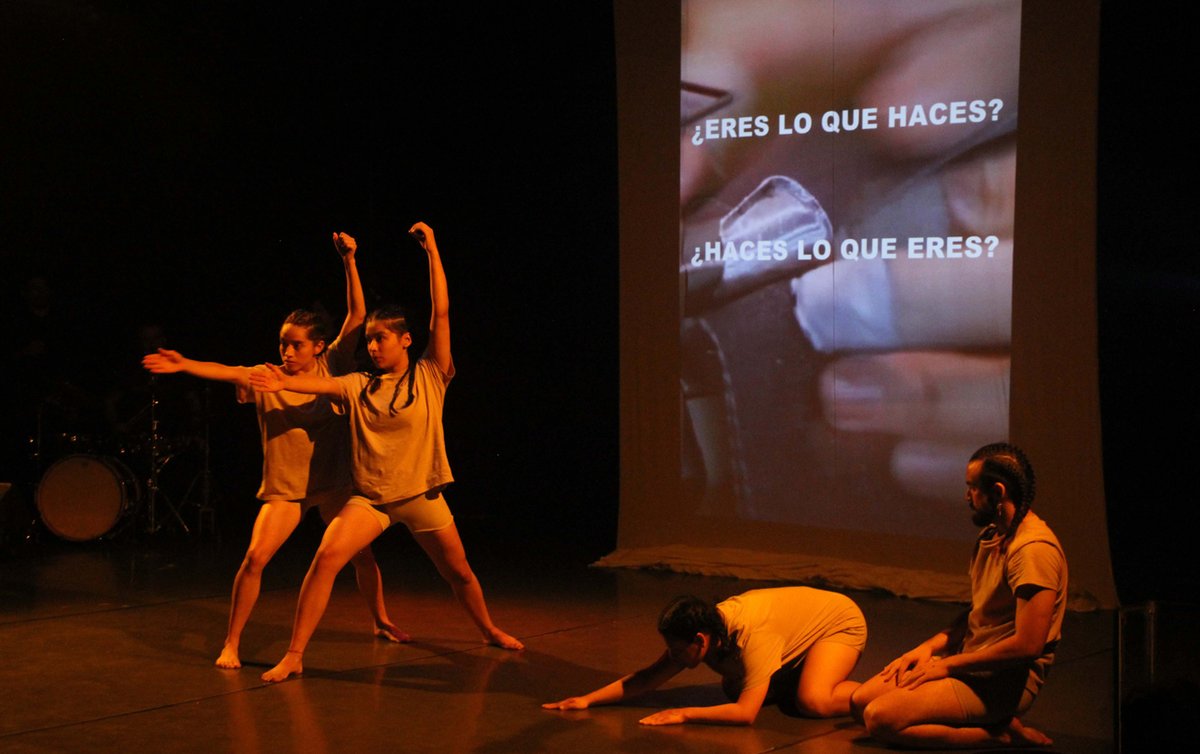 Universidad Veracruzana (@uveracruzanamx) on Twitter photo #LoLeíEnUniverso
La puesta en escena "¿Cómo ser larva?" se presentó en la <a href="/CasadelLagoUV/">Casa del Lago UV</a>, una experiencia transdisciplinaria que invita a repensar la construcción del conocimiento desde lo colectivo, pedagógico y político, explicó Natalia Calderón.
Nota: bit.ly/4cTAR3W #LoLeíEnUniverso
La puesta en escena "¿Cómo ser larva?" se presentó en la <a href="/CasadelLagoUV/">Casa del Lago UV</a>, una experiencia transdisciplinaria que invita a repensar la construcción del conocimiento desde lo colectivo, pedagógico y político, explicó Natalia Calderón.
Nota: bit.ly/4cTAR3W