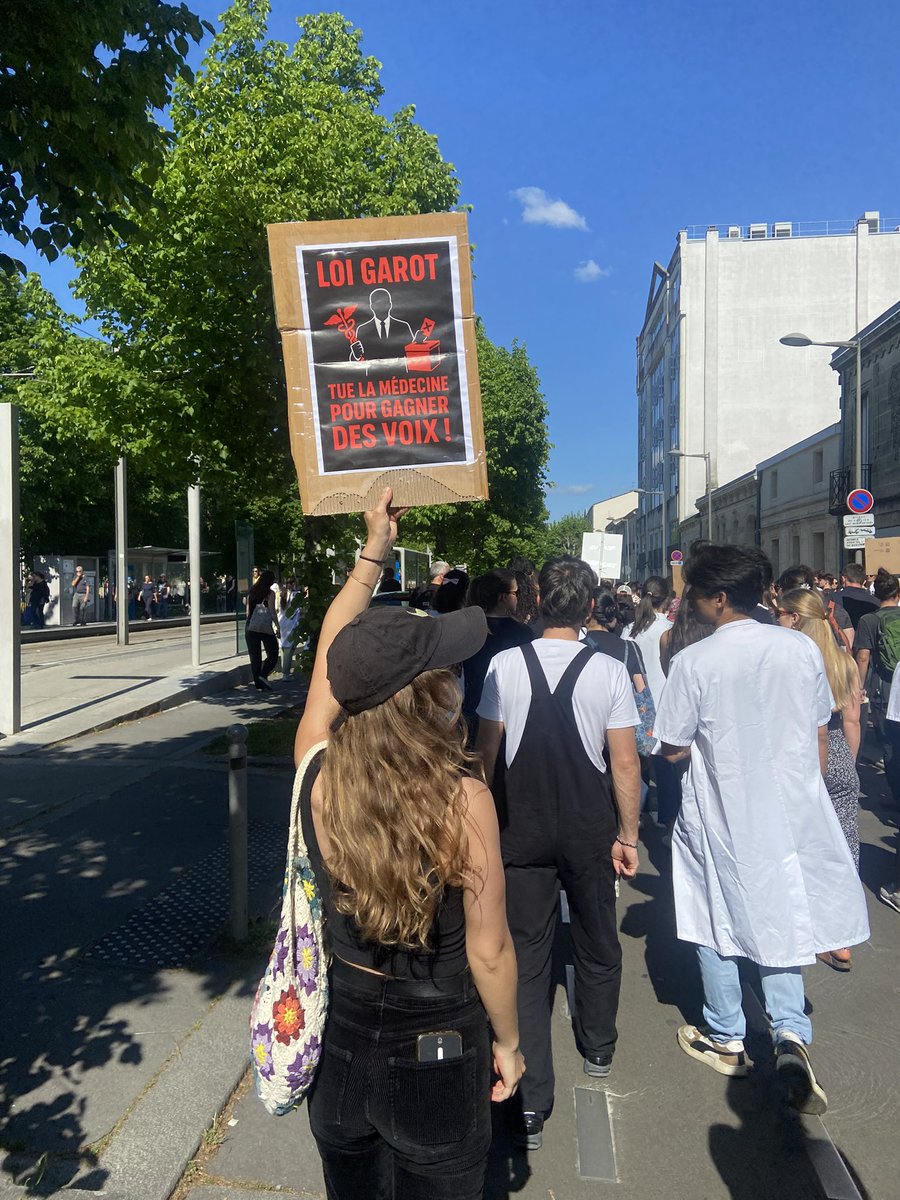Medstudexterne's tweet photo. #nonalacoercition #bordeaux #garot https://t.co/D2eRi2fLVG