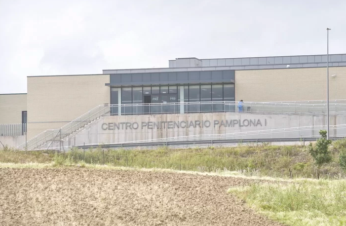 Presos de la macrocárcel de Iruñea denuncian torturas y tratos humillantes y degradantes naiz.eus/eu/info/notici…
✍️ <a href="/AritzIntxusta/">Aritz Intxusta</a>