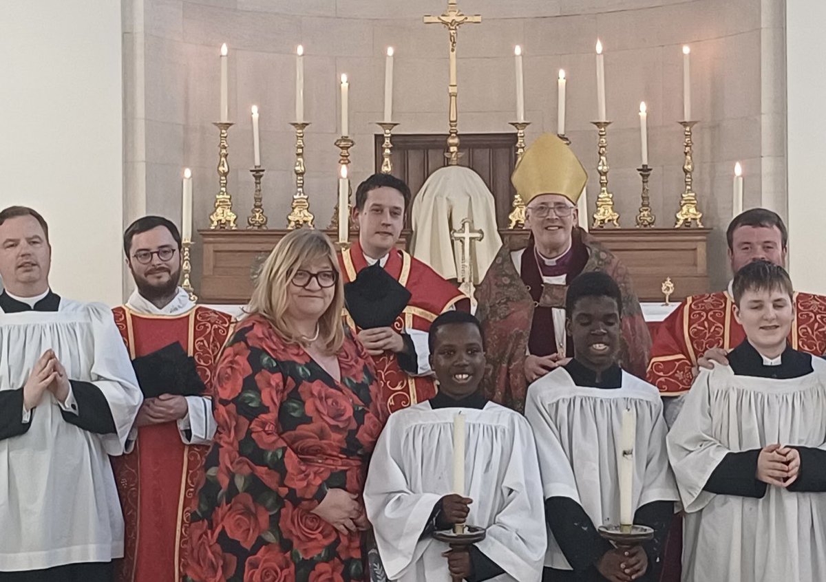 Preaching under the light of the Easter Candle at St Alphage Burnt Oak for their Patronal Festival and very good to see Fr Luke Demetri flourishing in his parish where we celebrated in style: 'whoever loses his life for my sake will find it'
