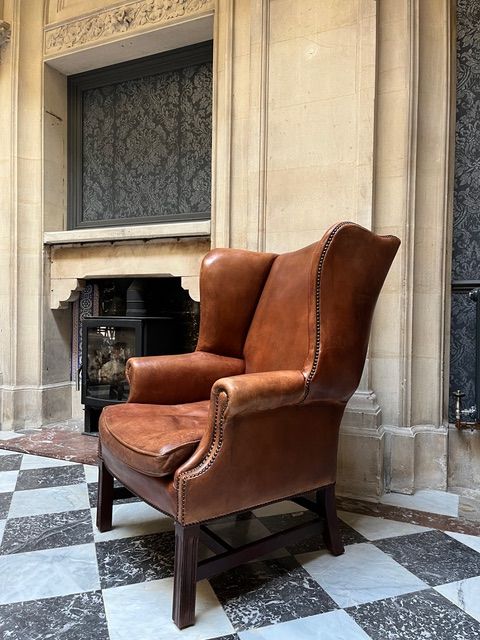 LeatherChairsUK's tweet image. On site Georgian Wing Chair assessment for an upcoming splendid project ! #wingchair #leatherwingchair #georgianwingchair #leatherclubchair #englishwingchair #leatherchairsofbath #leatherchair #clubchair #leathergeorgianwingchair #buttonedbackwingchair #chippendalewingchair