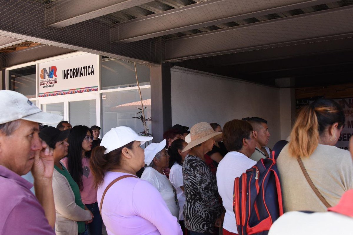 Nueva movilización en Nicolás Romero:
Vecinos de las colonias Manuel Serrano y Aquiles Córdova exigen agua potable tras semanas sin servicio.
SAPASNIR promete interconexiones y válvulas, pero la solución sigue sin llegar.