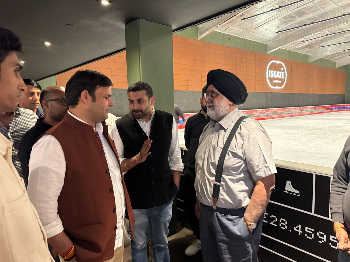 GauravgGautam's tweet image. कल गुरुग्राम स्थित ISKATE by ROSEATE में बच्चों से मिलकर संवाद किया।
खेलों के प्रति बच्चों का उत्साह और समर्पण देखकर अत्यंत प्रसन्नता हुई। मैंने सभी को हरियाणा में खेलों के क्षेत्र में हो रहे अद्भुत कार्यों के बारे में जानकारी दी

#SportsDevelopment #KheloIndia #FitIndiaMovement…