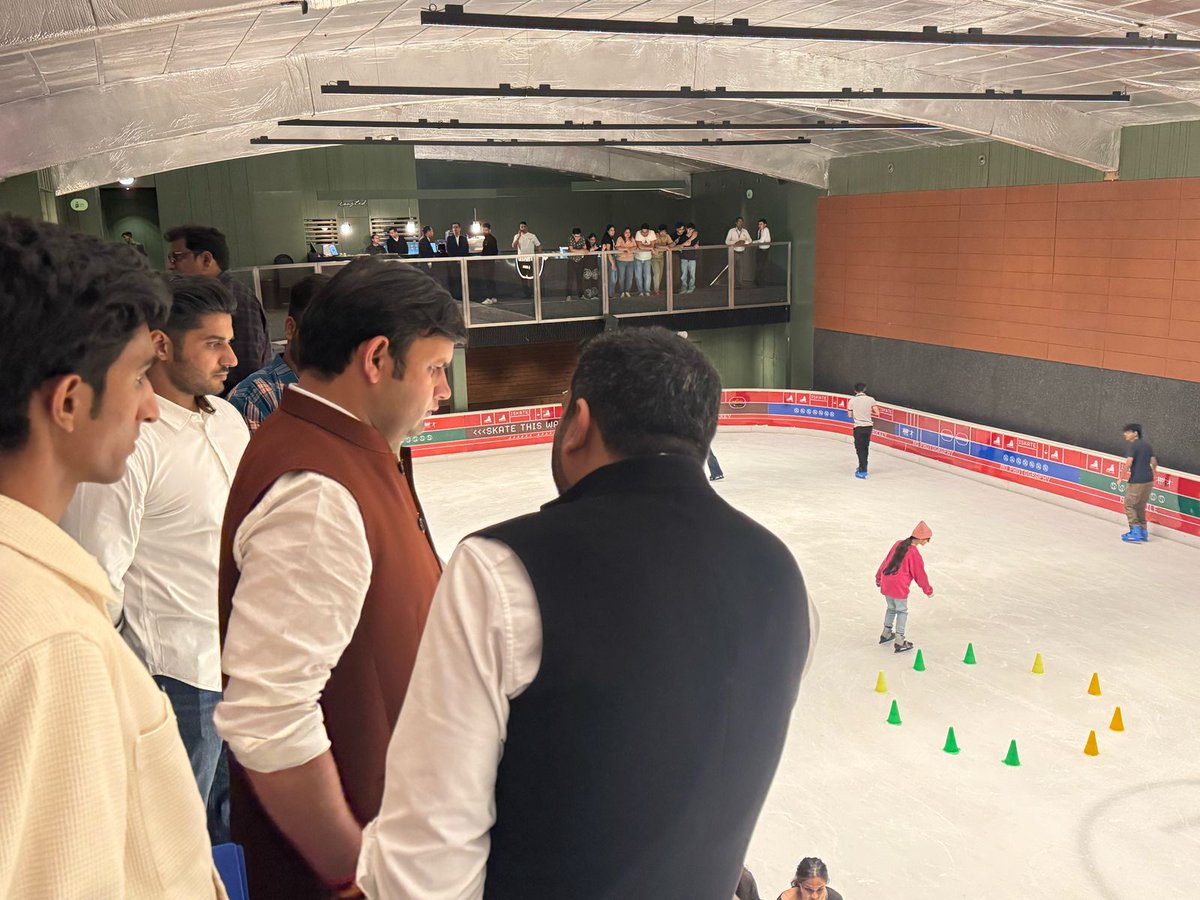 GauravgGautam's tweet image. कल गुरुग्राम स्थित ISKATE by ROSEATE में बच्चों से मिलकर संवाद किया।
खेलों के प्रति बच्चों का उत्साह और समर्पण देखकर अत्यंत प्रसन्नता हुई। मैंने सभी को हरियाणा में खेलों के क्षेत्र में हो रहे अद्भुत कार्यों के बारे में जानकारी दी

#SportsDevelopment #KheloIndia #FitIndiaMovement…