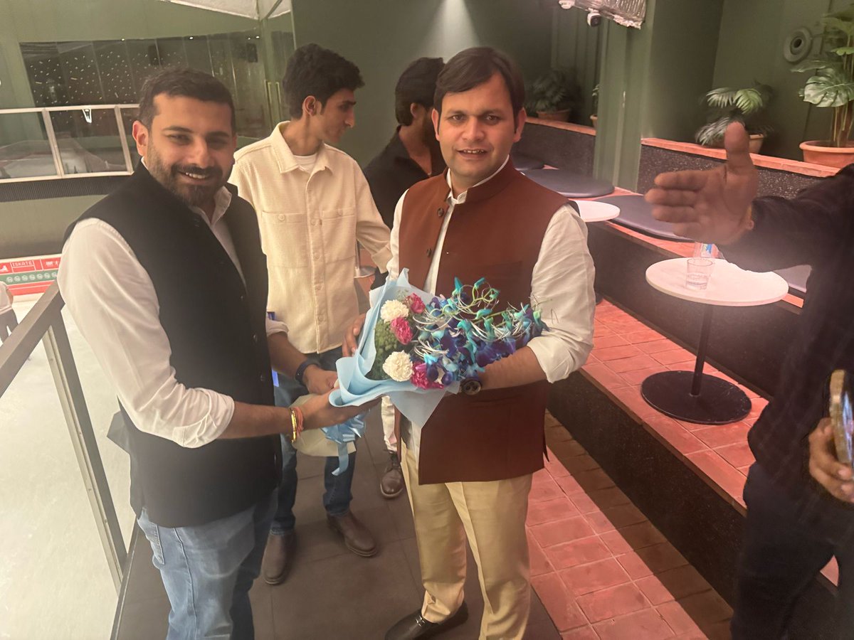 GauravgGautam's tweet image. कल गुरुग्राम स्थित ISKATE by ROSEATE में बच्चों से मिलकर संवाद किया।
खेलों के प्रति बच्चों का उत्साह और समर्पण देखकर अत्यंत प्रसन्नता हुई। मैंने सभी को हरियाणा में खेलों के क्षेत्र में हो रहे अद्भुत कार्यों के बारे में जानकारी दी

#SportsDevelopment #KheloIndia #FitIndiaMovement…