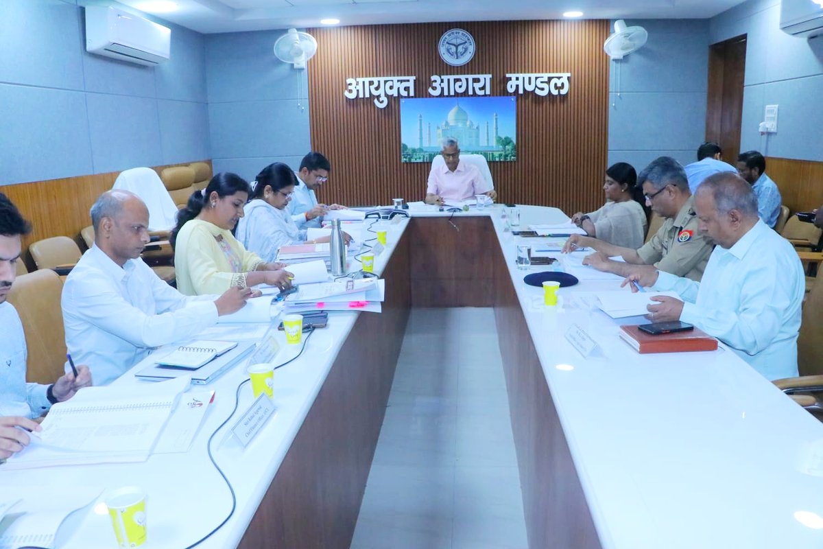 Divisional Commissioner Agra (@commissioneragr) on Twitter photo рдордгреНрдбрд▓рд╛рдпреБрдХреНрдд рд╢реНрд░реА рд╢реИрд▓реЗрдиреНрджреНрд░ рдХреБрдорд╛рд░ рд╕рд┐рдВрд╣ рдЬреА рдХреА рдЕрдзреНрдпрдХреНрд╖рддрд╛ рдореЗрдВ рдЖрдЧрд░рд╛ рд╕реНрдорд╛рд░реНрдЯ рд╕рд┐рдЯреА рдХреА 37рд╡реАрдВ рдмреЛрд░реНрдб рдмреИрдардХ рд╣реБрдИ рд╕рдВрдкрдиреНрди.
<a href="/smartcityagra/">Agra Smart City</a>
<a href="/OfficeOfDMAgra/">District Magistrate Agra</a>
<a href="/adaagraofficial/">Agra Development Authority</a> рдордгреНрдбрд▓рд╛рдпреБрдХреНрдд рд╢реНрд░реА рд╢реИрд▓реЗрдиреНрджреНрд░ рдХреБрдорд╛рд░ рд╕рд┐рдВрд╣ рдЬреА рдХреА рдЕрдзреНрдпрдХреНрд╖рддрд╛ рдореЗрдВ рдЖрдЧрд░рд╛ рд╕реНрдорд╛рд░реНрдЯ рд╕рд┐рдЯреА рдХреА 37рд╡реАрдВ рдмреЛрд░реНрдб рдмреИрдардХ рд╣реБрдИ рд╕рдВрдкрдиреНрди.
<a href="/smartcityagra/">Agra Smart City</a>
<a href="/OfficeOfDMAgra/">District Magistrate Agra</a>
<a href="/adaagraofficial/">Agra Development Authority</a>
