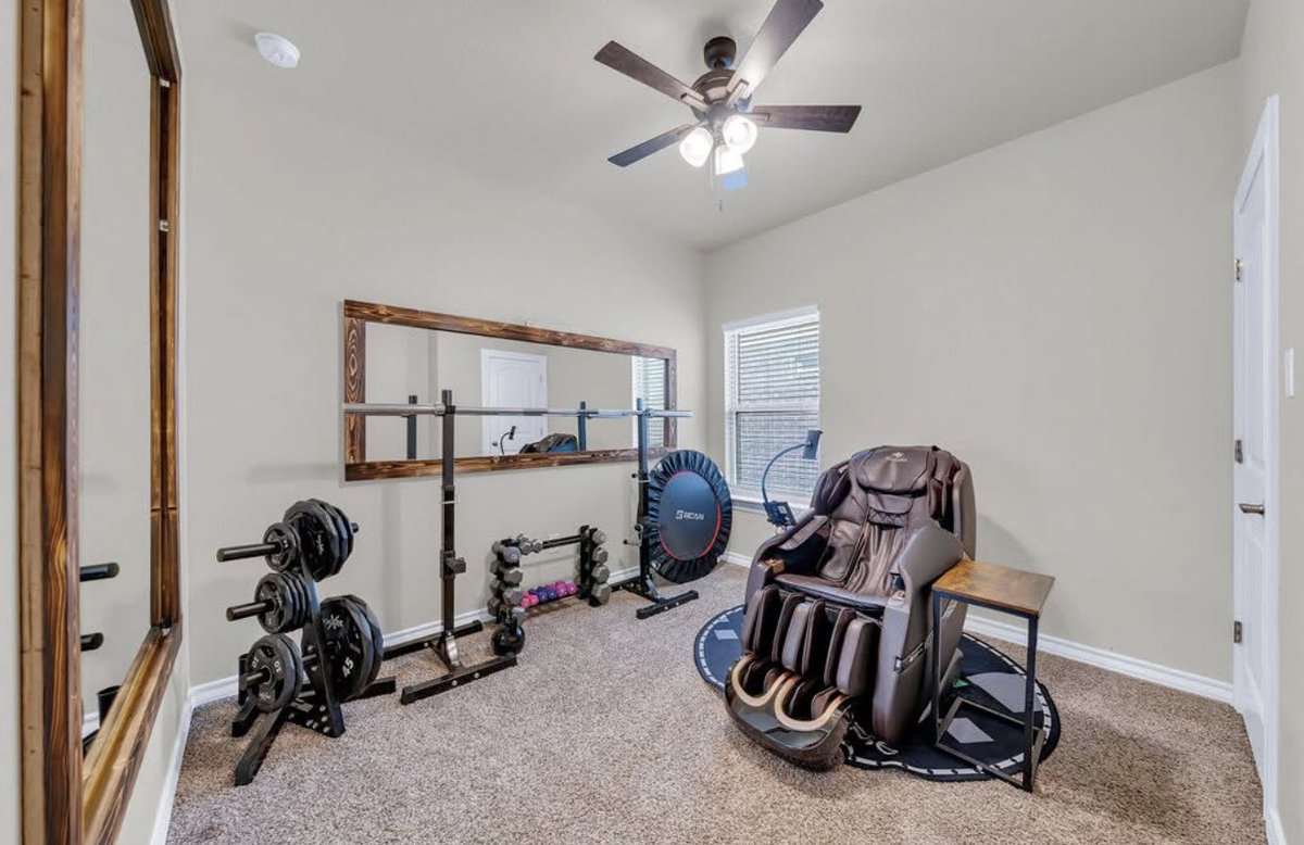 hwhittrealtor's tweet photo. Pricing MY furniture today &amp; getting everything listed for sale 🛋️ comment or dm if you’re interested in anything 👋 https://t.co/lWsSRt9eFC