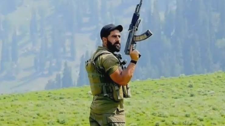 RisingKashmir's tweet photo. Repatriation of #mother of martyr cop #Mudasir (Bindas) fake: Police

@BaramullaPolice
@KashmirPolice
@JmuKmrPolice https://t.co/RoFpoCTZSe https://t.co/PI7WwDYowO