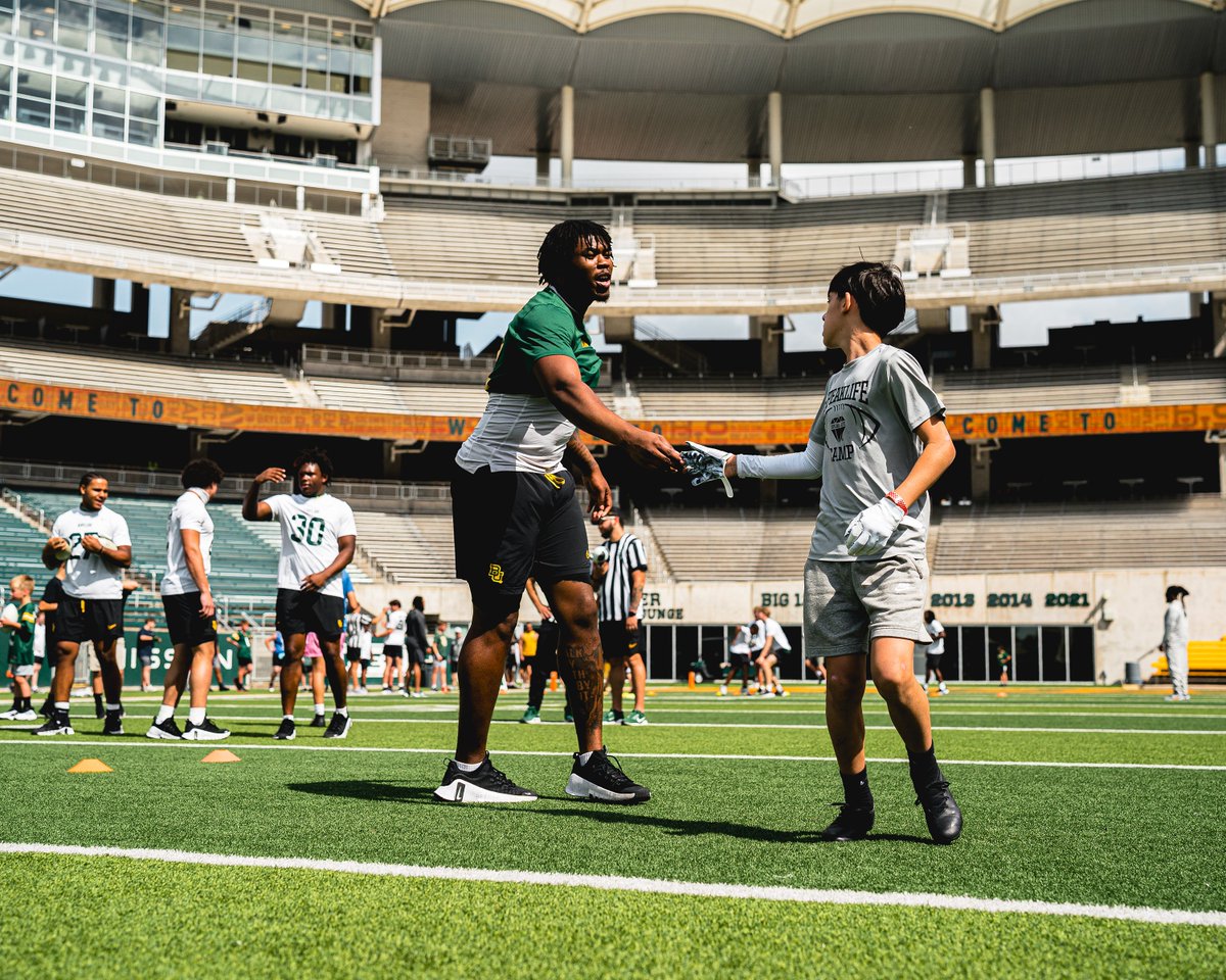 Inspiring the next generation 🏈

#SicEm
