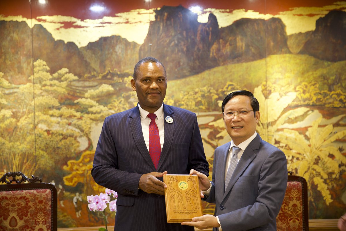 Minister <a href="/mfa_tanzania/">MFA Tanzania</a> Hon.  Amb. Mahmoud Thabit Kombo, presided over the Tanzanian delegation during a high-level engagement between the Tanzanian and Vietnamese private sectors, convened at the headquarters of the Vietnam Chamber of Commerce and Industry (VCCI) in Hanoi.