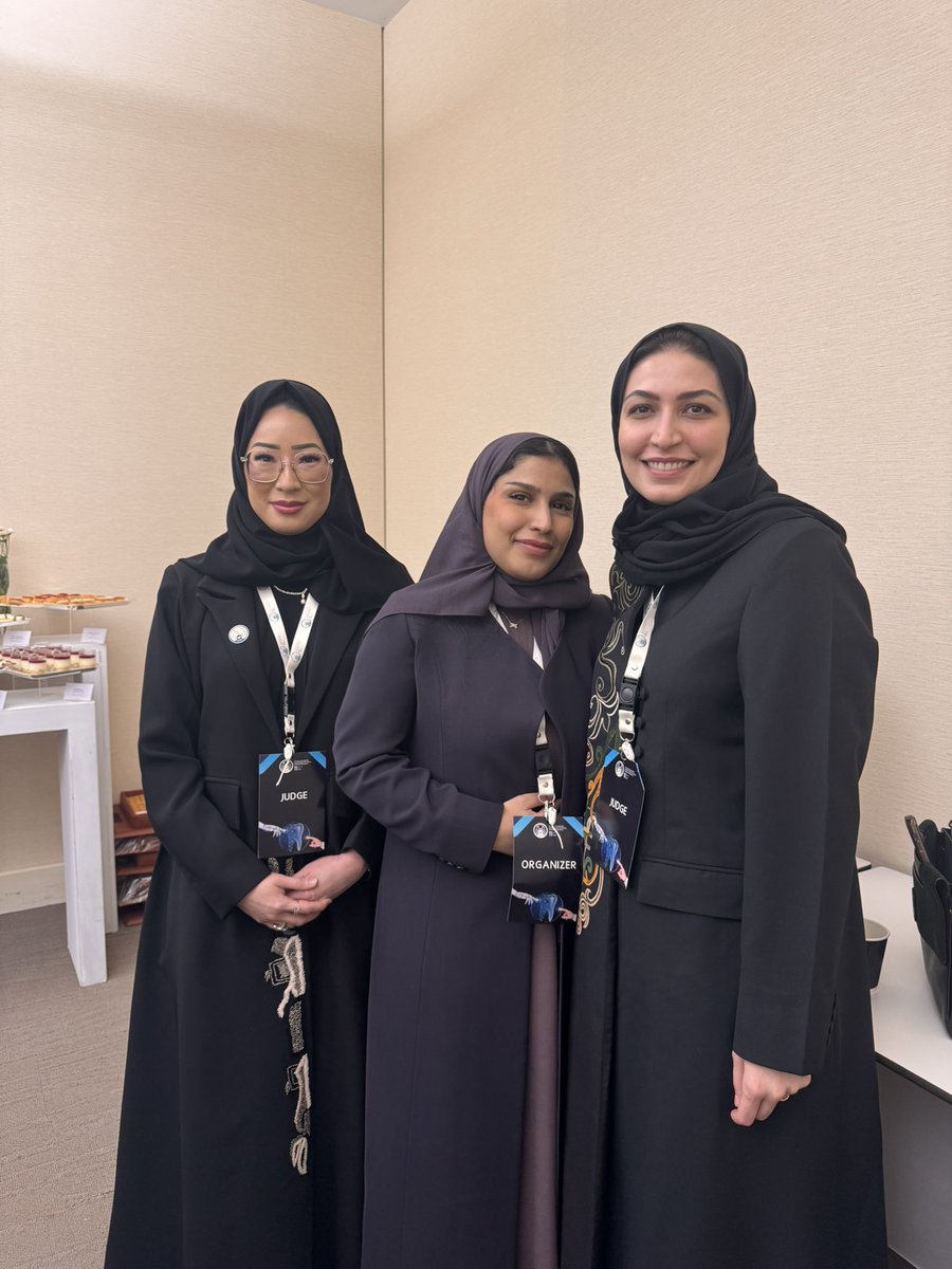 Khulud_Alaali's tweet photo. We were delighted by the presence of our esteemed judges and guests in the 11th Research Day and Innovation Exhibition 📈📊📉 at #PNU #College_of_Dentistry  @drmeisha @Deema_Ali @drrashaalharthi @Dr_AAlnasser @DrAliRobaian @abdulrahmanatq @DrKmq @abdullahmokeem https://t.co/ho9Oq3rfaM