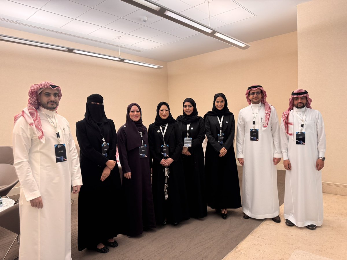 Khulud_Alaali's tweet photo. We were delighted by the presence of our esteemed judges and guests in the 11th Research Day and Innovation Exhibition 📈📊📉 at #PNU #College_of_Dentistry  @drmeisha @Deema_Ali @drrashaalharthi @Dr_AAlnasser @DrAliRobaian @abdulrahmanatq @DrKmq @abdullahmokeem https://t.co/ho9Oq3rfaM
