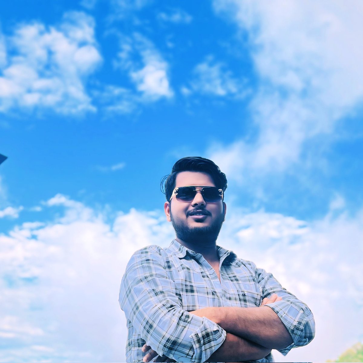 abhitiwarineta's tweet image. जो तूफ़ानों में पलते जा रहे हैं
वही दुनिया बदलते जा रहे हैं।

#backtoX