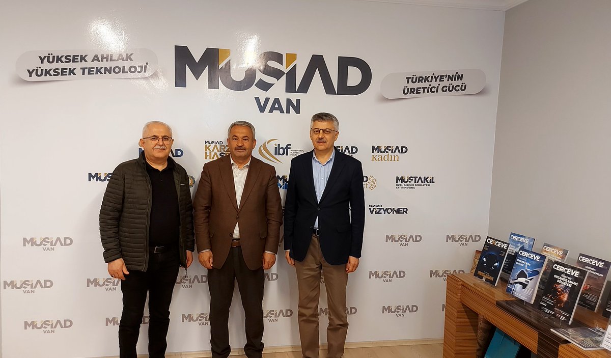 "Başkanımız Abdullah ARAS bey kıymetli misafirlerimiz Doç. Dr. Necat GÖRENTAŞ ile kardeşi ibrahim GÖRENTAŞ beyleri makamında ağırladı. Nazik ziyaretleri için kendilerine çok teşekkür ederiz."
<a href="/MahmutAsmali/">Mahmut Asmalı</a> <a href="/aaras65/">Abdullah Aras</a> 
<a href="/MUSIAD/">MÜSİAD</a> #Birveberaber