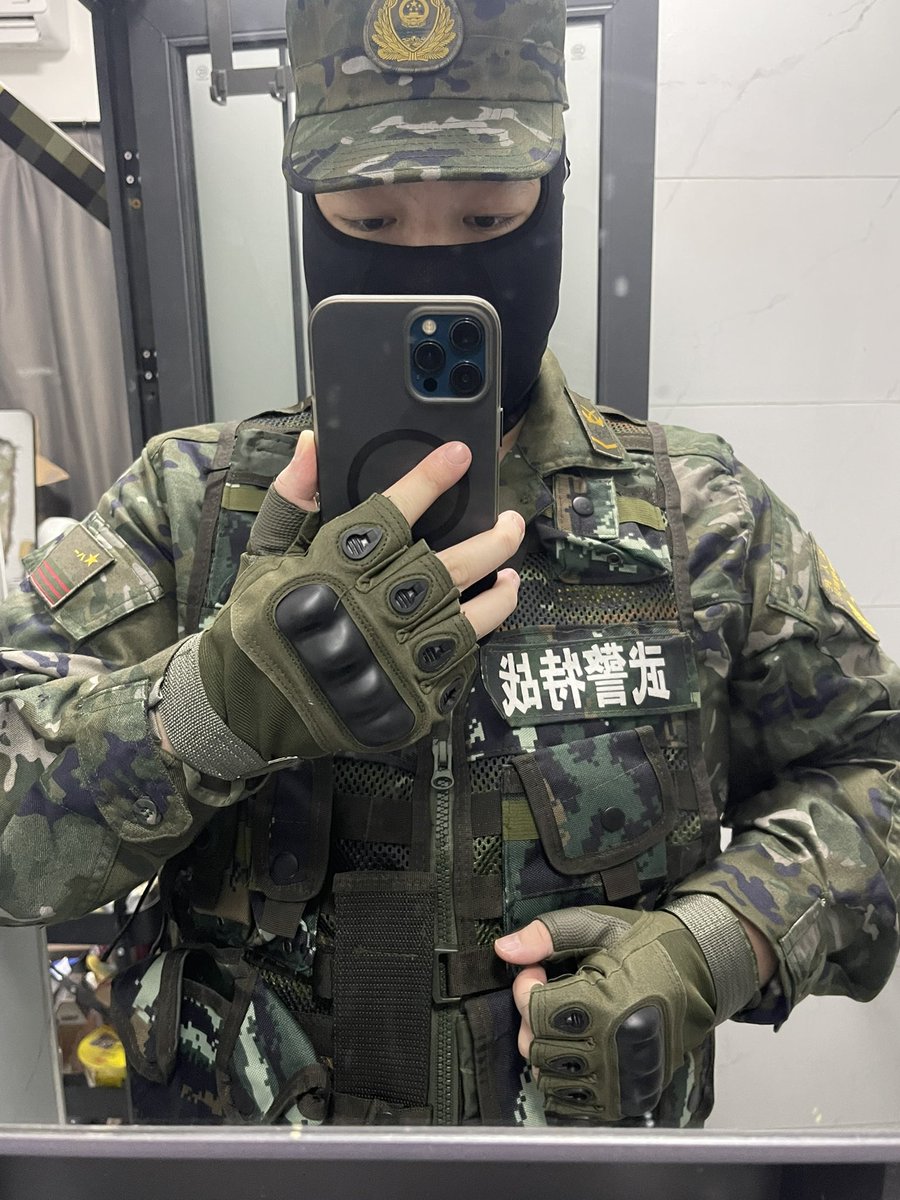 这套都穿了1天1夜了，今天依然穿着睡觉💤哈哈哈舍不得脱下来，有人喜欢穿着啪啪啪的嘛😜