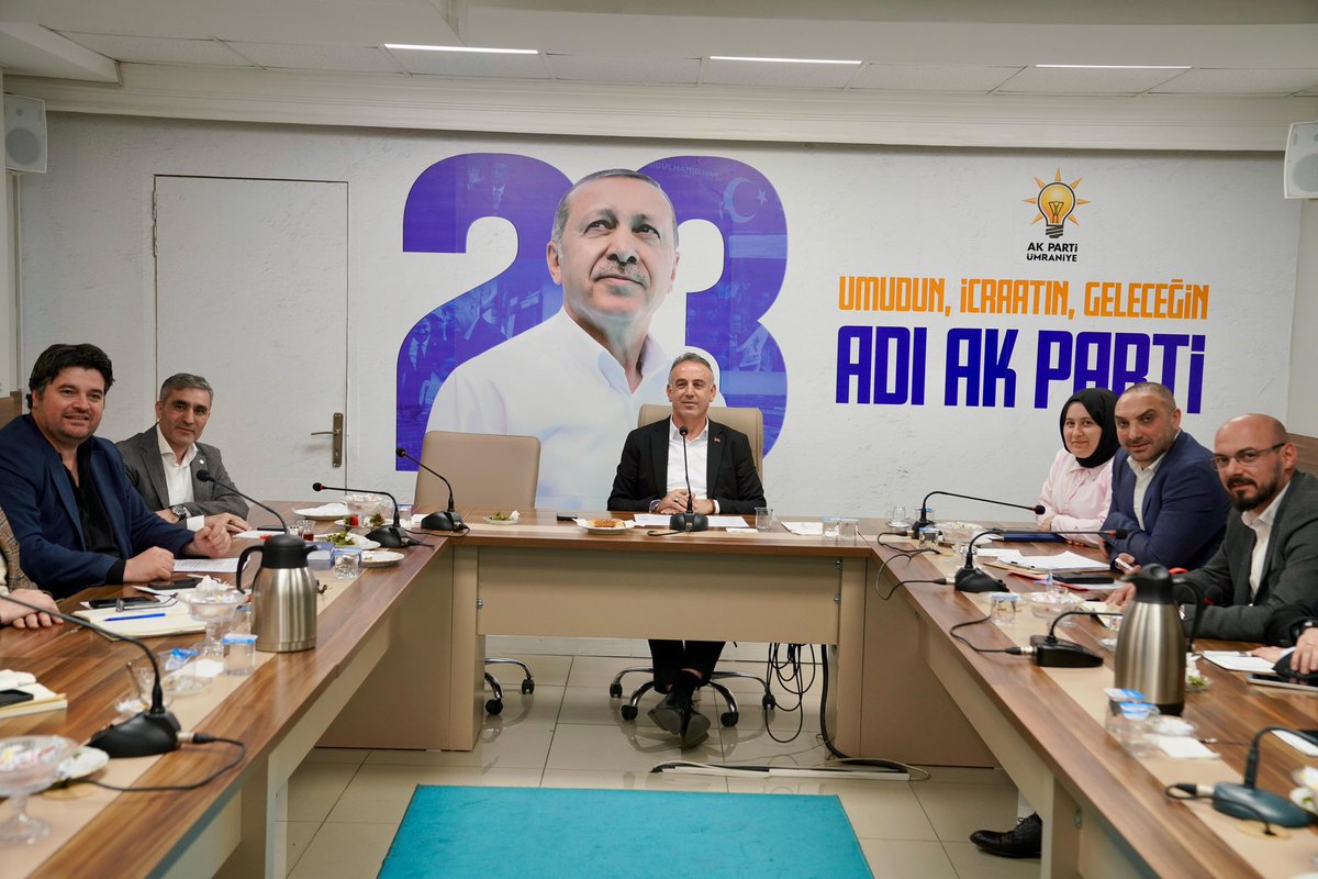 AkUmraniye's tweet photo. İlçe Başkanımız @cetinkaya_salim'ın başkanlığında; Haftalık Olağan Yönetim Kurulu toplantımız gerçekleştirildi. 

📍AK Parti Ümraniye İlçe Başkanlığı https://t.co/rrt2hjHrTo