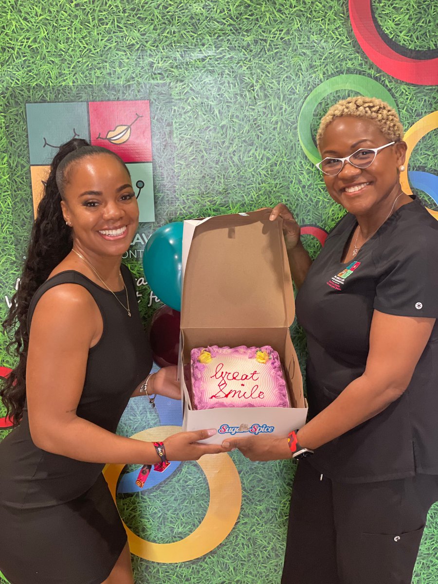 cee_suella's tweet image. Completed my Invisalign treatment and my orthodontist gave me a whole cake 🥰

Dr Law is really the best of the best 💕