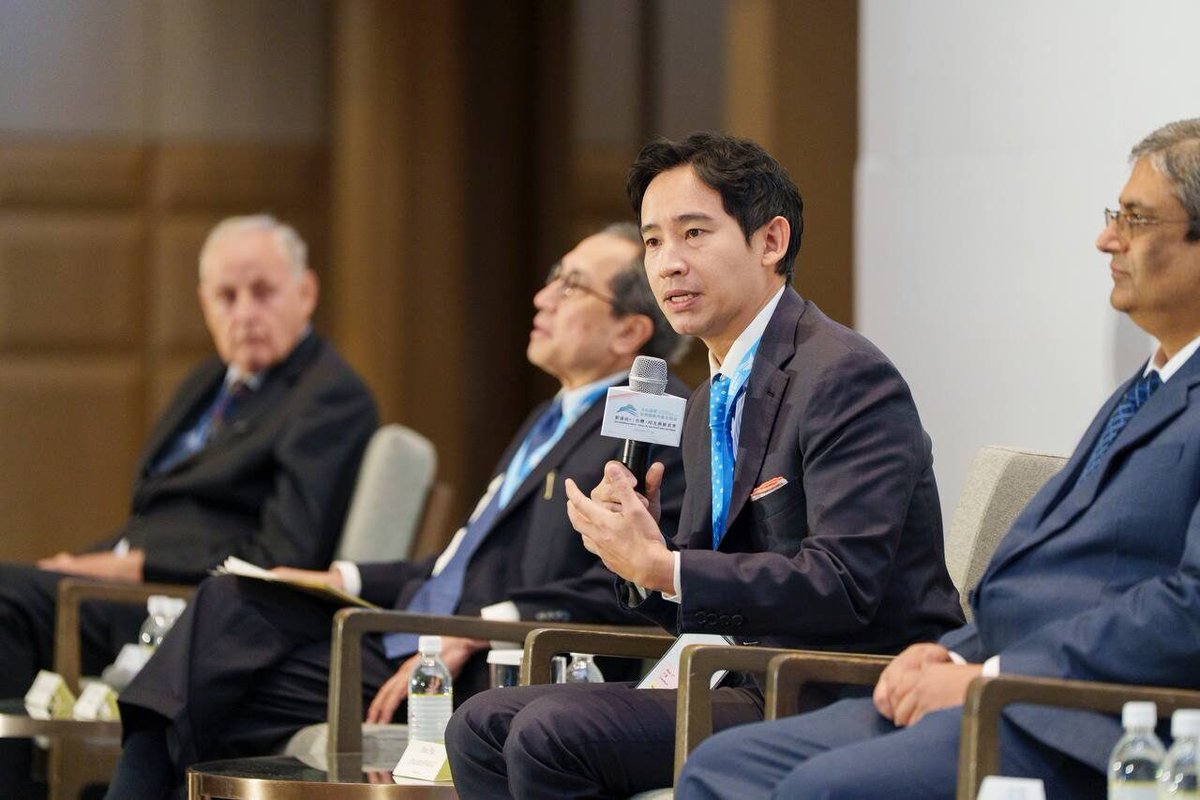 PressStops's tweet photo. พิธาได้รับเชิญไปเสวนาในงาน “Copenhagen Democracy Summit วันที่ 14-15 พค. ” เห็นรายชื่อ Speaker แล้ว แม่งเอ้ย อดีตนายก UK งี้ นายกโคลเอเชีย ระดับตัวท๊อปจากทั่วโลกทั้งนั้น 

หลังจากนั้นไปโซล ลอนดอน ก่อนกลับบอสตันกลางปี ทำงานให้สนุก ตักตวงคอนเนคชั่น ให้เต็มที่ เราจะรอ #ทิมทั่วโลก https://t.co/ky3i6Fuxbc