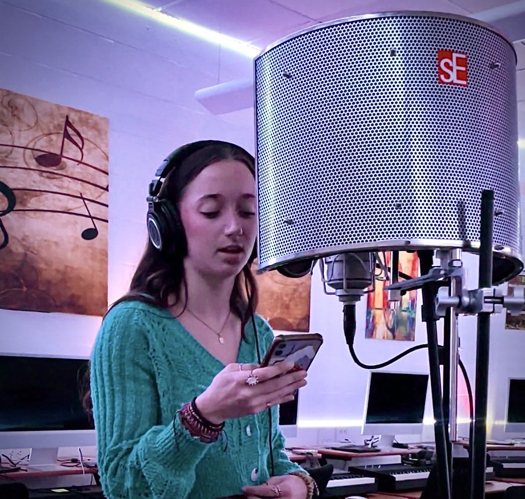 Check out this article and cast your vote for Riley Donlon in the Your Song! Your Voice! Shout Down Drugs New Jersey anti-drug songwriting contest! #barnegatinspires  patch.com/new-jersey/bar…