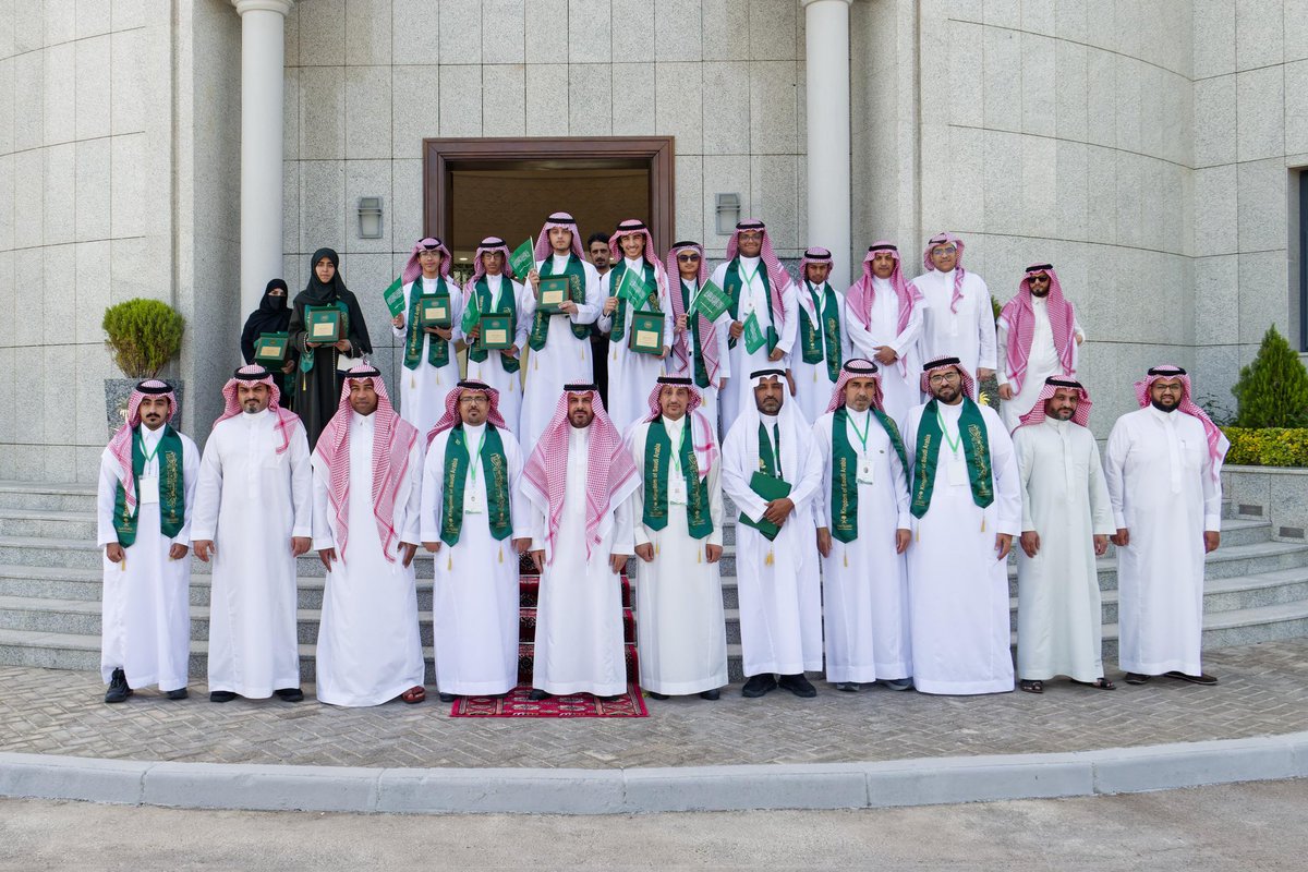 أقام سعادة السفير عامر بن علي الشهري مأدبة غداء تكريماً لطلبة المملكة المشاركين في منافسات #أولمبياد_الرياضيات_الدولي 2025 في تركمانستان، وهنأ سعادة السفير الطلبة ومشرفيهم على مشاركتهم المتميزة التي توجت بتحقيقهم ميداليتين ذهبيتين و 4 فضيات، متمنياً لهم مزيداً من النجاحات.