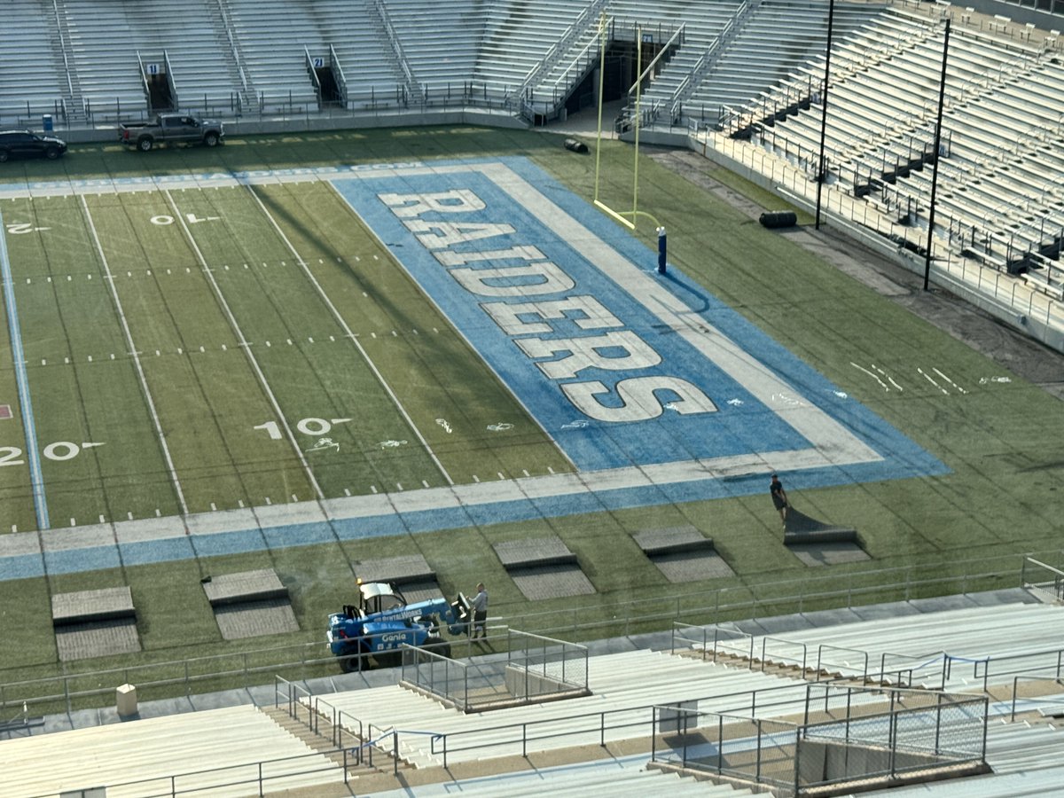 n_wallach's tweet image. Going to have an exciting #FacilityFriday update this week! New @Daktronics ribbon board lighting up and @shawsportsturf project getting rolling! #BuildBlueNow #BLUEnited