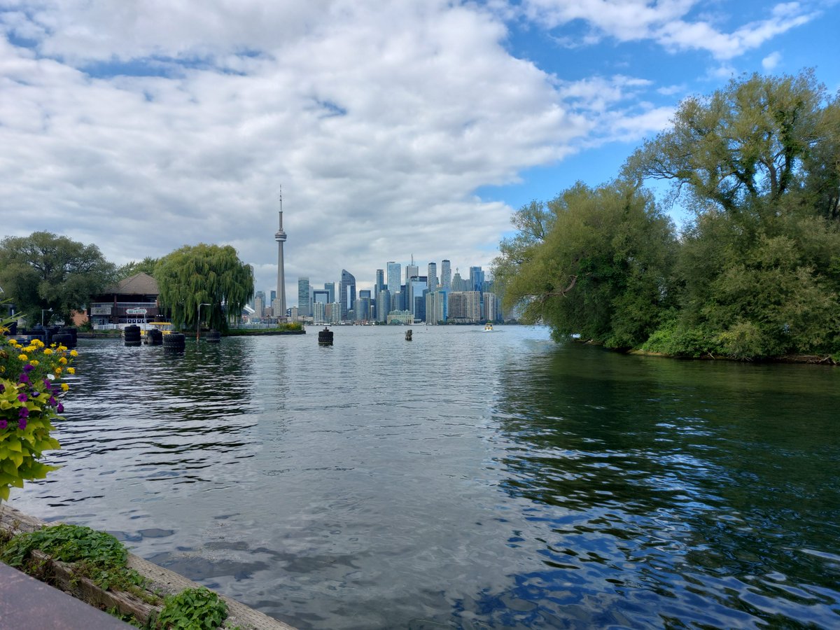 TechStacksIn's tweet image. Beauty awakens desire... 🇨🇦 ❤️🙂 canada