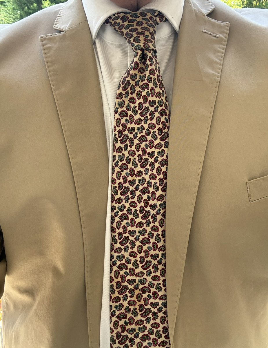HeatWave calls for my #LinoVentura suits, as my colleagues call my tan suit. 
.
#gaysuit #gaysuited #suitedgay #whitecollar #boredatwork 
#gayatwork  #suitgay #suitandtiegay #suitandtie #suitspirit #suitedgay #suitfetish #tiefetish