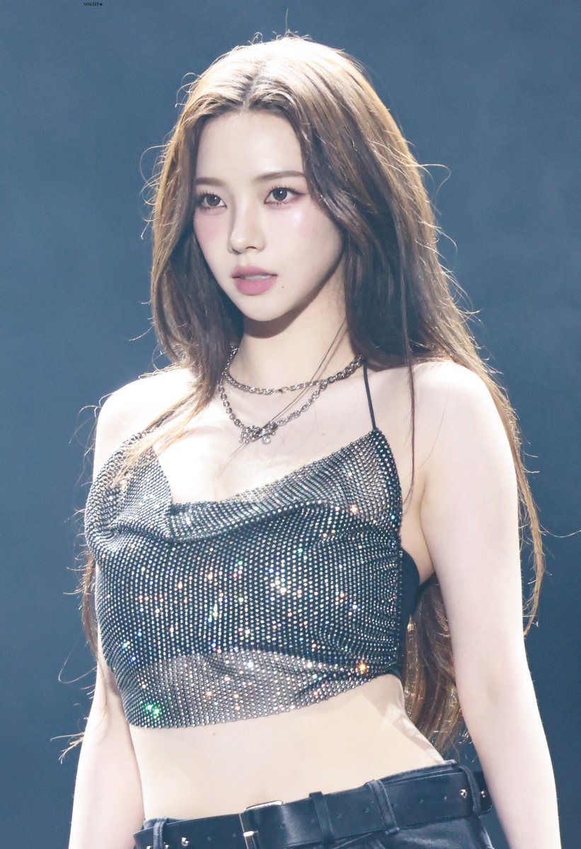 ujiminphoria's tweet image. Karina with                         Karina with
short hair                             long hair