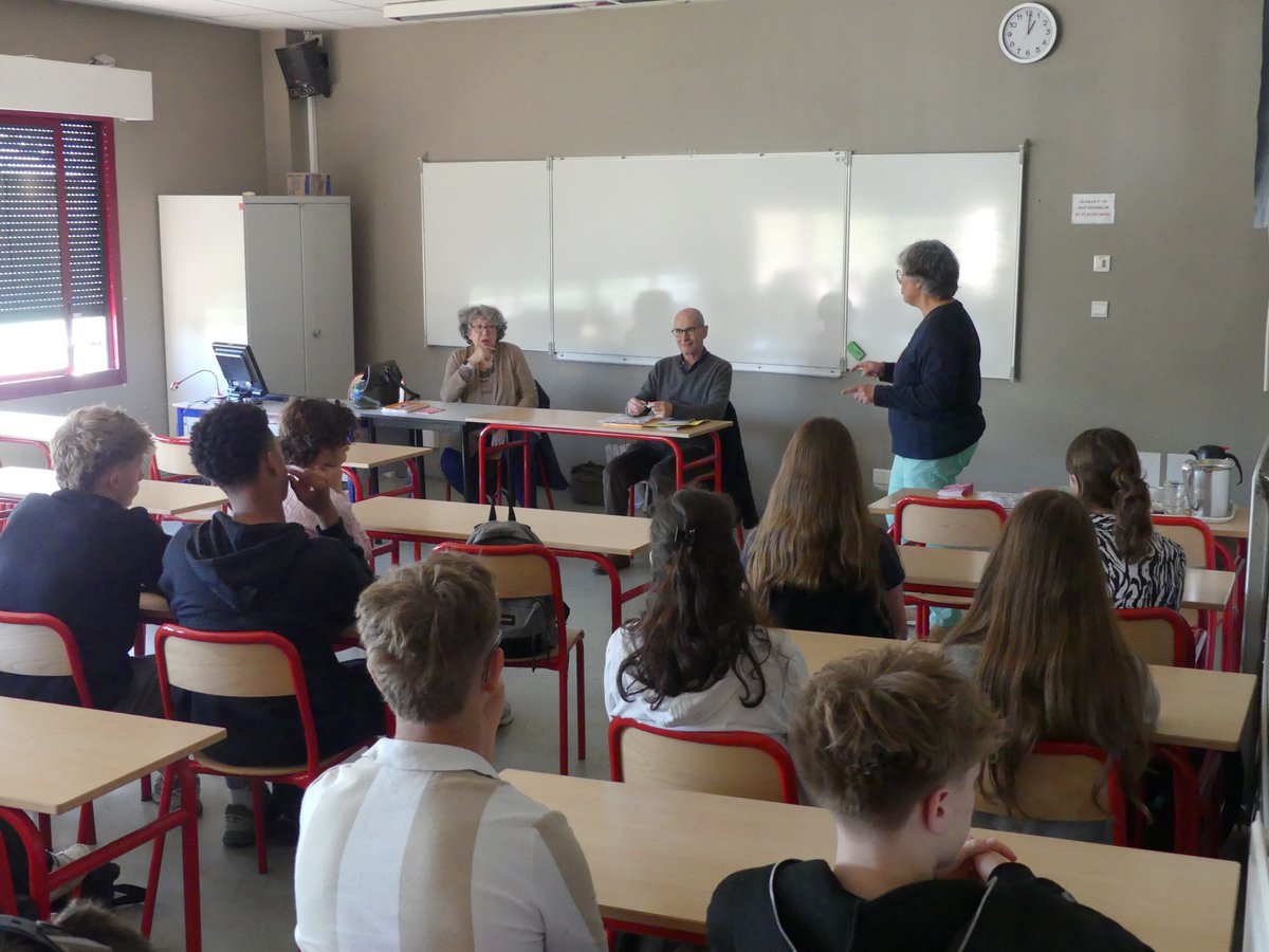 DSDEN82's tweet image. Le directeur académique @LeNormandCyril1 s&apos;est rendu ce matin au🏫 @JulesMichelet1. Mmes Alary &amp;amp; Tamisier, professeures d&apos;histoire et géographie, avaient organisé une conférence sur la thématique &quot;#Migrations et migrants en 2025&quot;. Témoignages &amp;amp; ateliers. Merci à @lacimade &amp;amp; l&apos;ASE
