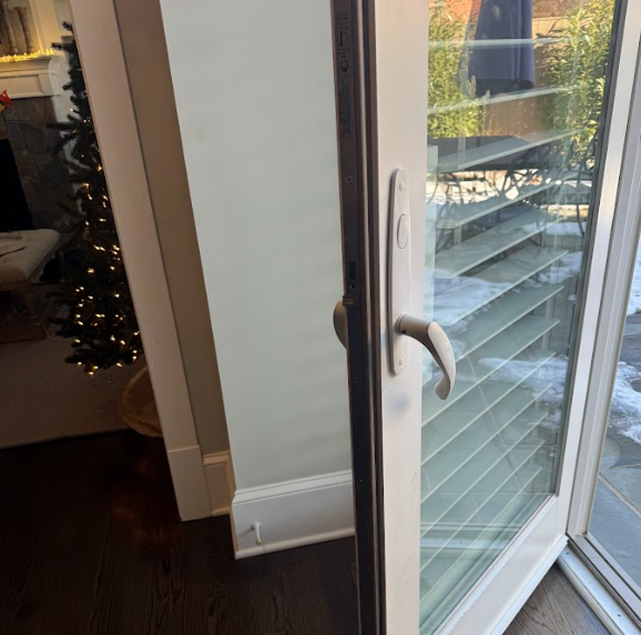 LocksDoors's tweet image. Trouble locking your patio door? That’s what this Arlington homeowner faced. We repaired their front door handleset, fixed a faulty multipoint lock, and secured their door in no time.

Need front door handleset repair? Call us at (202) 760-4589.

#LocksmithService #DoorLockRepair