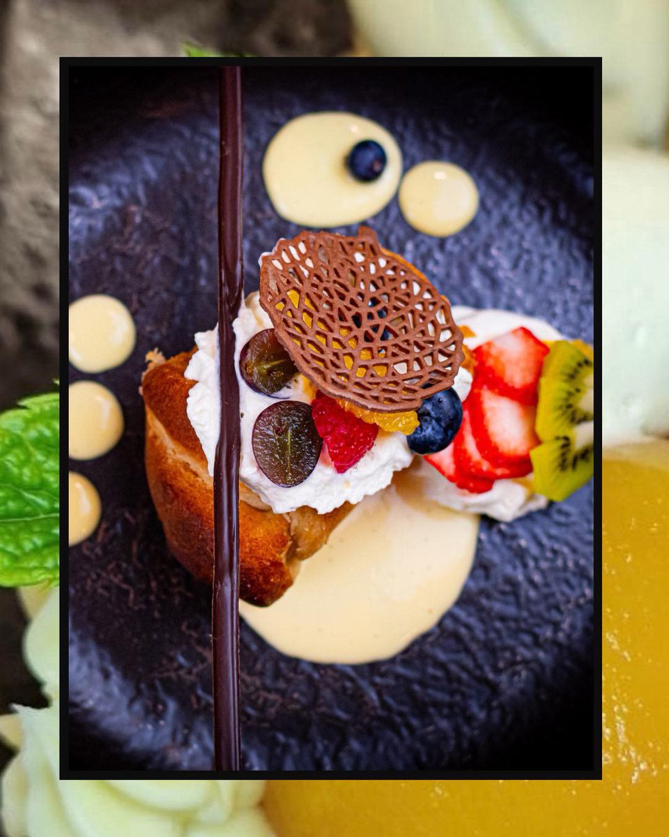 Add a bit of colour to your life this bank holiday weekend at An Port Mór Restaurant 👨‍🎨🍴