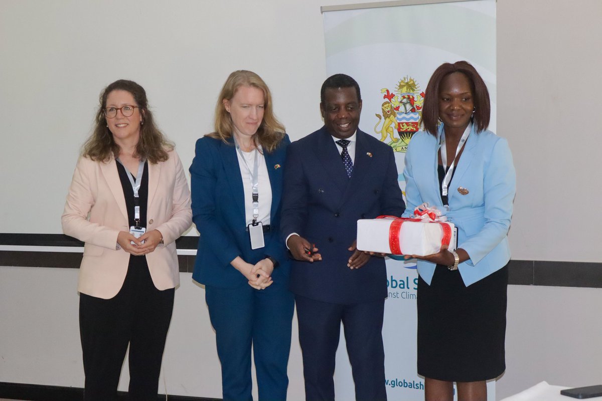 cisonecc_malawi's tweet photo. “Malawi has faced back-to-back climate disasters. We urgently need global solutions & innovative finance for disaster relief, recovery, and resilience,” — Amb. Kate Brady, Embassy of Ireland, at the #GlobalShield Workshop in Lilongwe. #ClimateJustice #ClimateFinance https://t.co/C8kSemFEqm